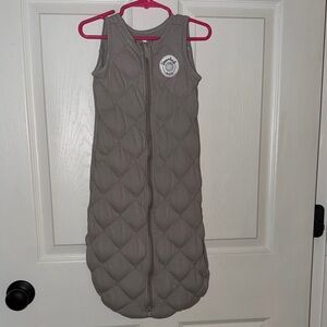 Dreamland Gray Quilted Weighted Sleep Sack SIZE MEDIUM 6-12 month -15-24LBS